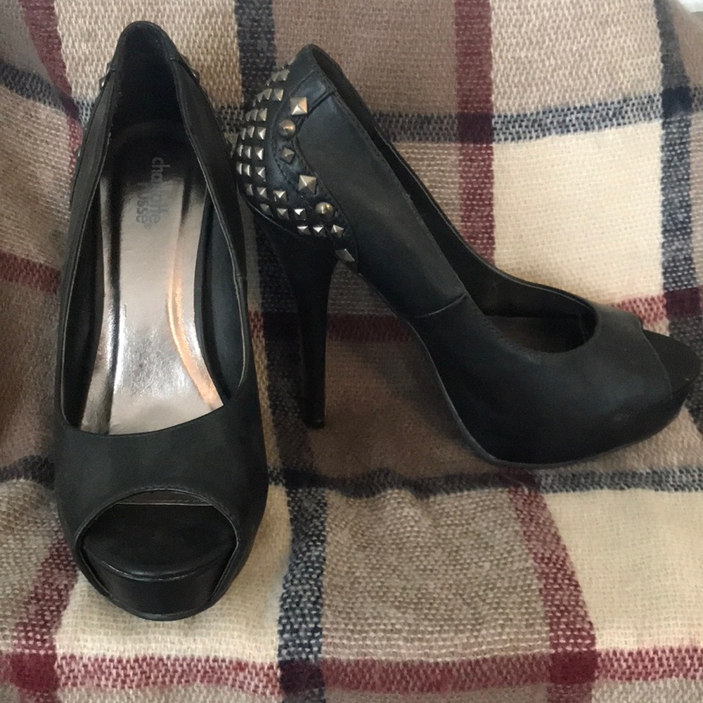 Studded pumps 🖤